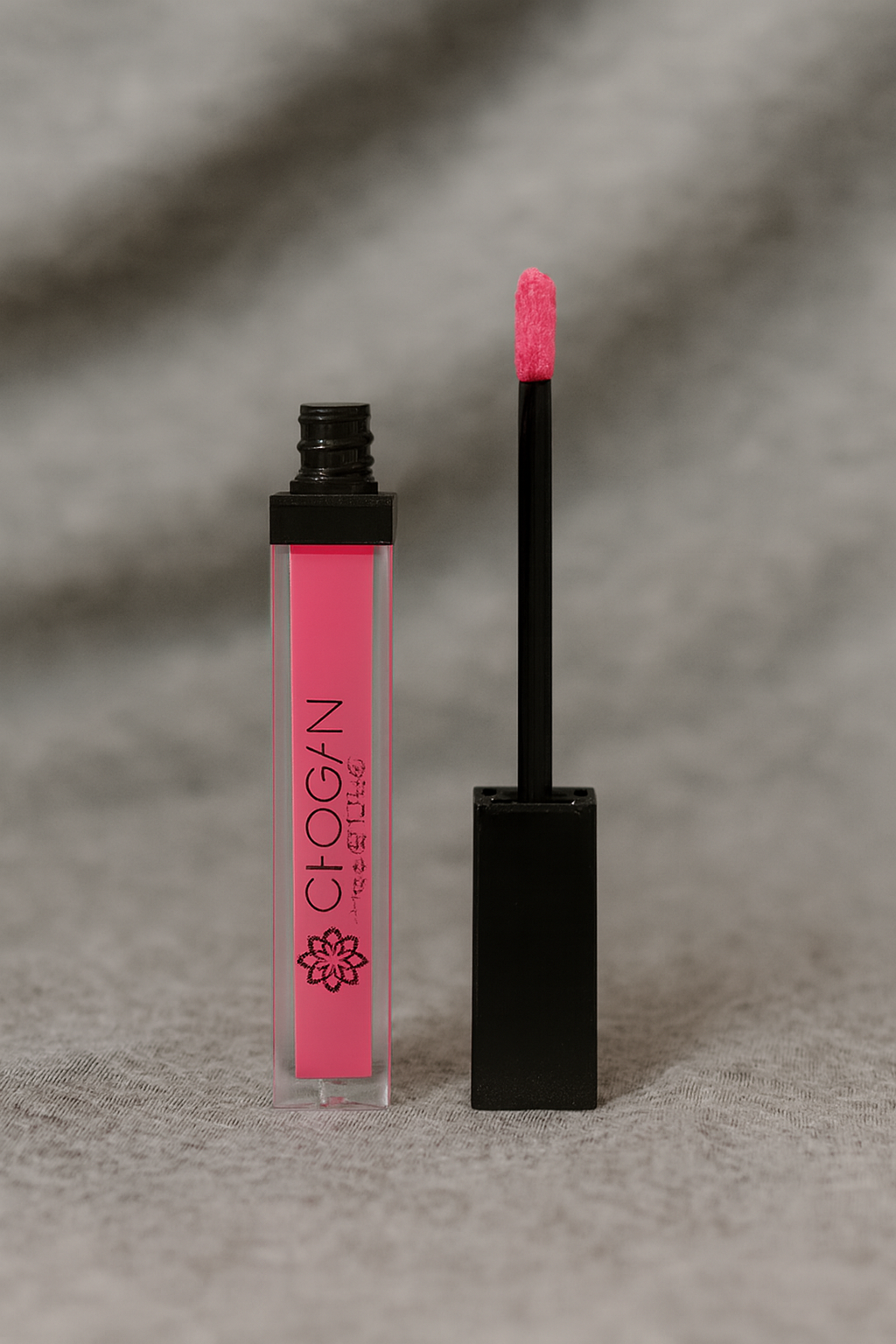 ROUGE À LÈVRES LIQUIDE MAT LONGUE TENUE – COULEUR INTENSE, SÉCHAGE RAPIDE & CONFORT SANS DÉSHYDRATATION