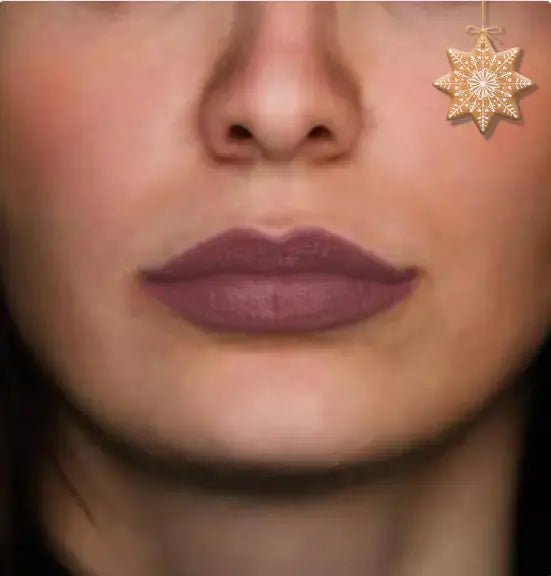 MATTE INTENSE LIPSTICK – COULEUR SATURÉE, FINI MAT VELOUTÉ & CONFORT LONGUE DURÉE